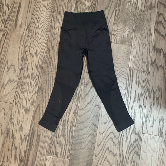 Lululemon Seamless 19.5” Tights - Picture 2 of 4